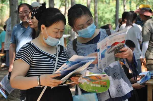 教育高考志愿填报活动照片（教育高考志愿填报活动照片怎么拍）